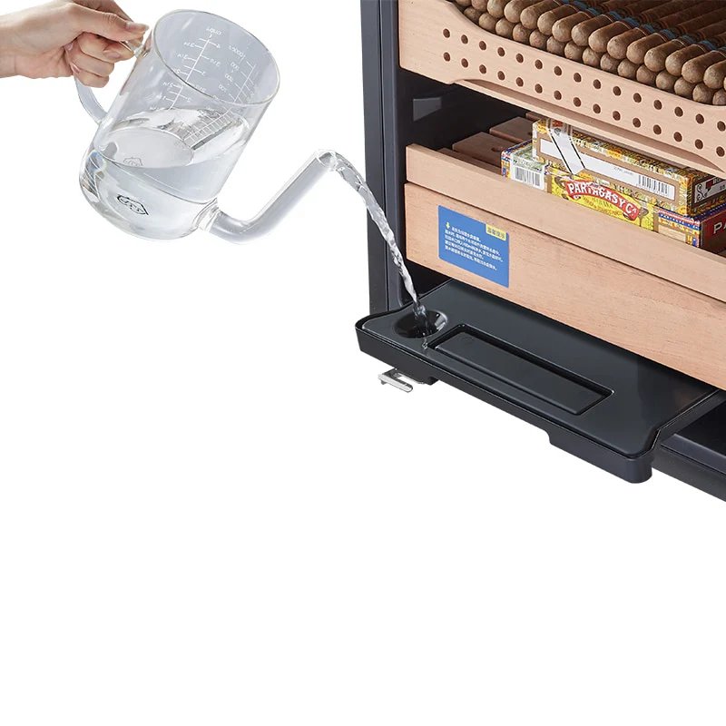 B2 — Cigar humidor, 850 cigars